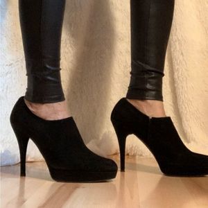 Stuart Weitzman Black Suede Ankle Boots 9
